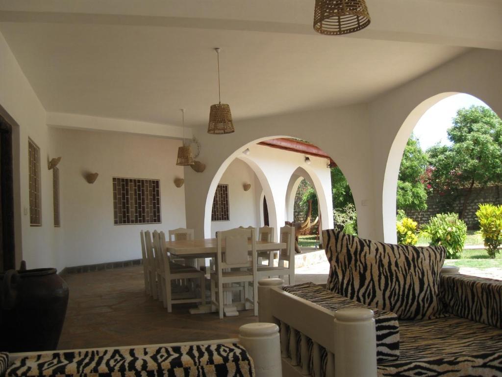 Giraffe House Acomodação com café da manhã Melinde Exterior foto